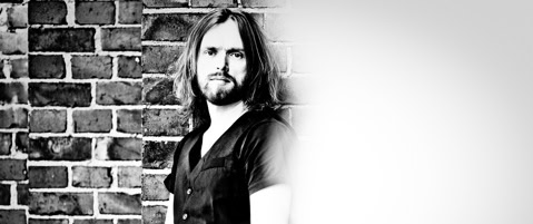 Post image for Anssi Kela versioi Dion Holy Diverin – katso videolinkki