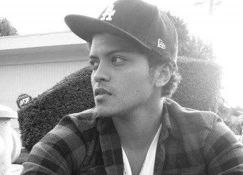 bruno mars kuvia. Bruno Mars nappasi neljännen