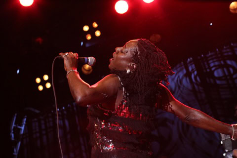 Post image for Keikka-arvio: 56-vuotias Sharon Jones esitti seksikkäimmän chicken dancen, mitä Tavastialla on nähty