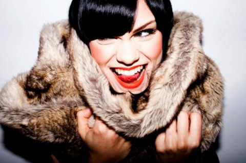 Jessie J ei kaadu kuin dominonappula.