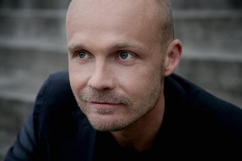 Vakavalta Juha Tapiolta on irtoamassa hymy ihan aiheesta.