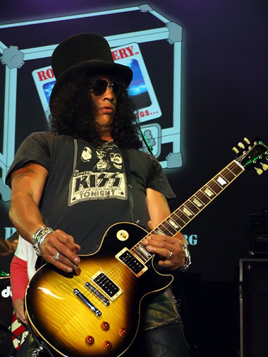 Post image for Slash: Slash – Kitarasankarin soololevyn koukku ei ole kitaransoitossa