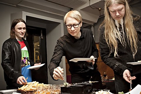 Kalle Ahola, Lasse Kurki ja Marco Hietala lounastivat tänään Helsingin ravintola Ilveksessä.