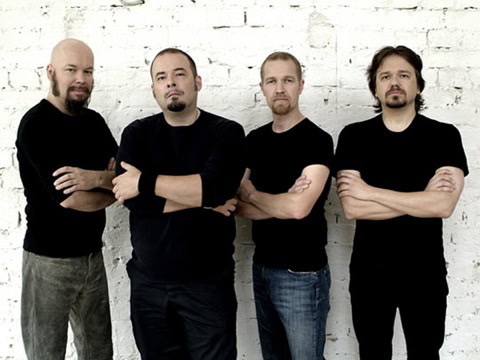 Post image for CMX: Iäti – Murheellisten valoisampi puoli