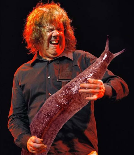 This combo created on August 14, 2009 with AFP file photos shows Northern Irish guitarist Gary Moore (top L) at the 42nd Montreux Jazz Festival on July 7, 2008 in Montreux, KISS rock guitarist Ace Frehley (top C) playing with the group before the start of Super Bowl XXXIII on January 31, 1999 in Miami, FL, former Guns N Roses guitarist Slash (R-top) playing with his group Velvet Revolver in Hyde Park in London on July 2, 2005, Pete Townshend (bottom L) with the British group The Who in Frejus on May 12, 1979, Return To Forever jazz fusion band guitarist Al Di Meola (C-bottom) of the US during the Nice Jazz Festival on July 23, 2008 in Nice and former Led Zeppelin guitarist Jimmy Page (bottom R) performing during the closing ceremony for the 2008 Beijing Olympic Games at the National Stadium on August 24, 2008 all playing the Gibson Les Paul guitar. Les Paul, a virtuoso guitarist and inventor who shaped the sound of rock 'n roll, died on August 13, 2009 in New York state, the Gibson Guitar company said, at t