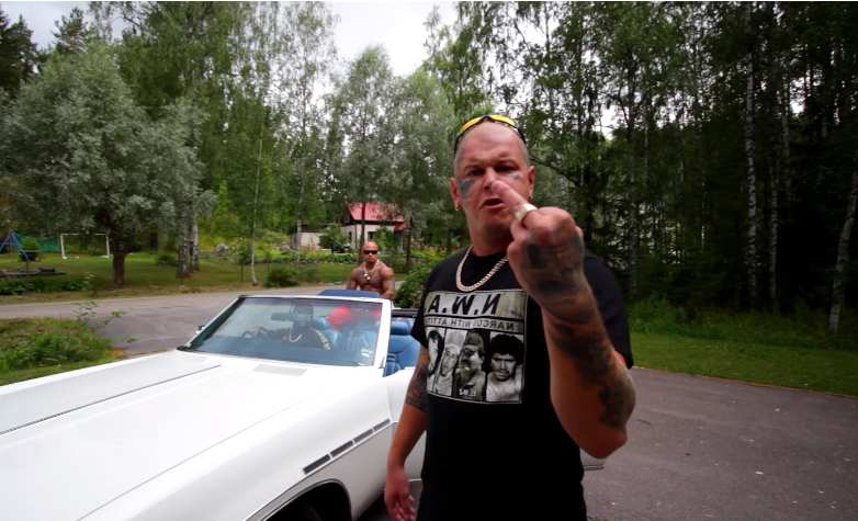 Musta Angelika suku puoli video