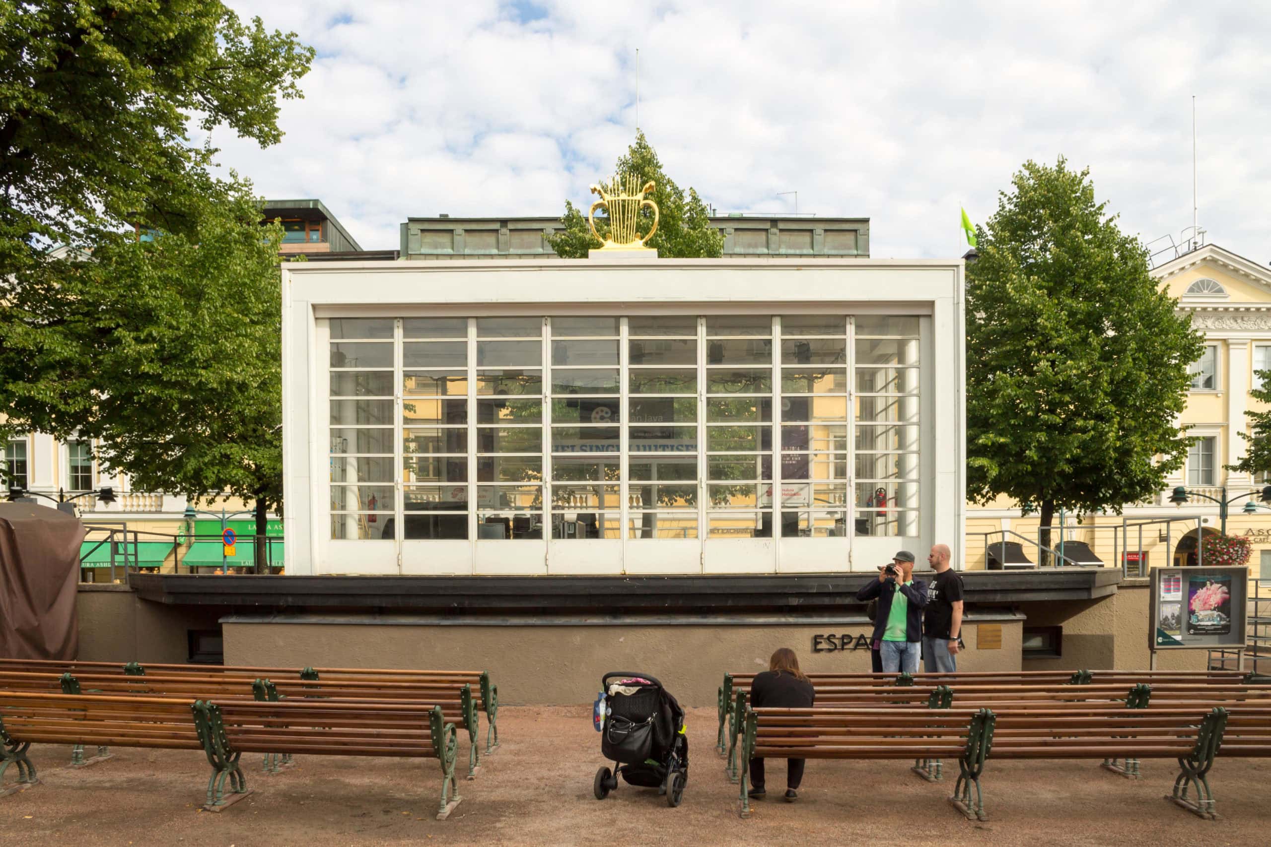 Helsingin Perinteinen Espan Lava Aukeaa Pian Tosin Alkuun 