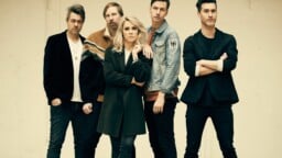 Ilosaarirock teki todellisen superbuukkauksen sunnuntaille – Suomessa supersuosittu bändi viimein Joensuuhun