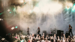 Legendaarisen äärimetalliyhtyeen rumpali jättää kiertueen kesken, korvaaja löytyi Suomesta – muista myös keikka Helsingissä!