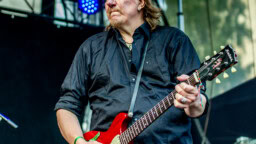 Suomen paras levy-yhtiö juhlii sadatta julkaisuaan – lavalla kulttibändi kulttibändin perään