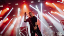 Kovassa nosteessa oleva suomalainen metalliyhtye julkaisee uuden albumin: tulevat keikat julki