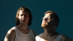 Suomen tämän hetken suosituin rockduo julkaisee uuden levyn: kiertuepäivät julki