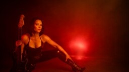 Eräs sukupolvensa vaikuttavimpia kitaristeja saapuu Järvenpään Puistobluesiin