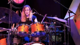 Maailman arvostetuin progeyhtye Rush ilmoitti paluukeikoista: Anika Nilles korvaa Neil Peartin