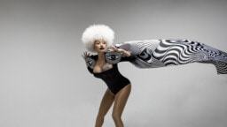 Eräs jazzin ja soulin omaleimaisimmista uusista äänistä saapuu Suomeen