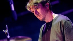 Eräs tämän hetken arvostetuimmista rumpaleista saapuu tässä kuussa Suomeen