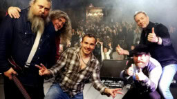 Huikeista muusikoista koostuva suomalaisbändi mittavalle Pink Floyd -tribuuttikiertueelle – katso keikkapaikat täältä