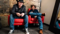 Kaksi mainiota americana-artistia saapuu Suomeen todellisille erikoiskeikoille