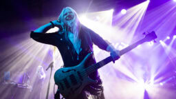 Suomalaisen metallimusiikin legendayhtye 40 vuotta – katso kuvat juhlakeikalta Helsingistä