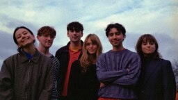 Eräs tämän hetken kehutuimpia vaihtoehtorock-yhtyeitä saapuu viimein Suomeen