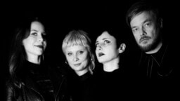 Konkareiden uusi helsinkiläinen goottigarage-bändi julkaisi musiikkia: ”Kuulostaa Twin Peaksin baarin jukeboksilta”