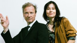 Ismo Alanko julkaisi viimeisen singlen tulevalta albumilta – ”Siinä nuoruuteni maailma kohtaa aikamme hämärän todellisuuden hyväntahtoinen pilke silmäkulmassaan”