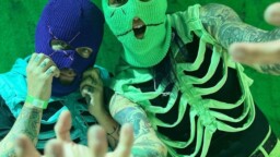 Eräs 2000-luvun vihatuimpia yhtyeitä ja internet-ilmiöitä saapuu Suomeen