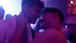 Uudella helsinkiläisklubilla soivat vain slovarit – sometuskiellon avulla yritetään kävijät saada elämään hetkessä