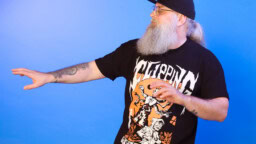 Mokoma-yhtyeen Marko Annala sooloilee – ja tällaista musiikkia tuskin osasi kukaan odottaa