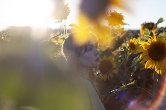 ”Saatan inspiroitua korealaisista kansanlauluista yhtä lailla kuin Tiktokissa trendaavista biiseistä” – haastattelussa Rosmariini