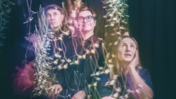 Psst: Mikäli vaikkapa Mew’n kaltainen hyvä musiikki kiinnostaa, niin Suomen salatuin helmi julkaisi tänään viidennen albuminsa