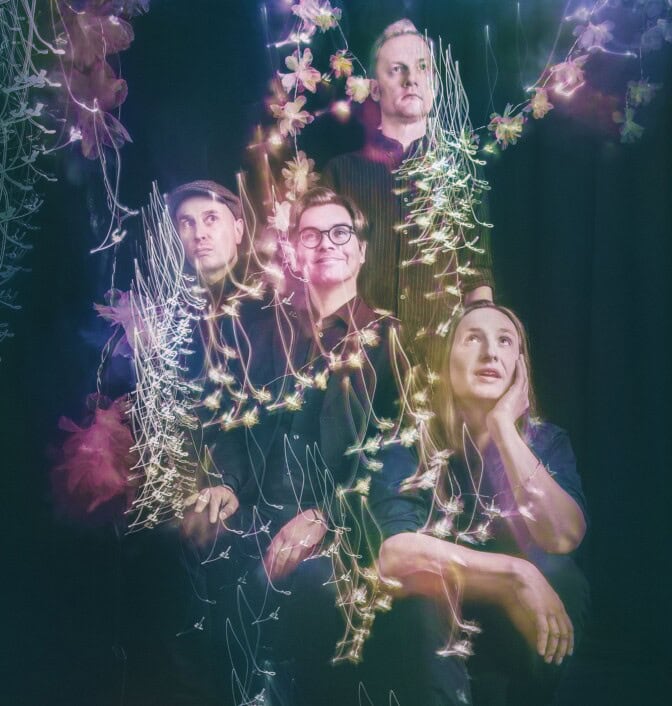 Psst: Mikäli vaikkapa Mew’n kaltainen hyvä musiikki kiinnostaa, niin Suomen salatuin helmi julkaisi tänään viidennen albuminsa