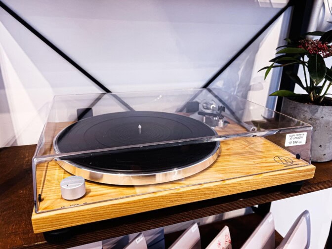 Helsinkiläinen levykauppa muuttaa iloisesta syystä: ”Suuremman tilan tarve on ollut akuutti jo pidemmän aikaa”