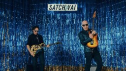 Steve Vai julkaisi musiikkia Joe Satrianin kanssa – muista Vain tähdittämä King Crimson -keikka Helsingissä!