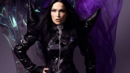 Tätä yhteistyötä harva osasi odottaa: RHCP-rumpali Chad Smith mukana Tarja Turusen uudella levyllä