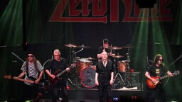 Kuusamolaisyhtye esiintyi aikoinaan AC/DC:n, Ozzyn ja Def Leppardin kanssa, sitten tuli stoppi – nyt bändi tekee paluun