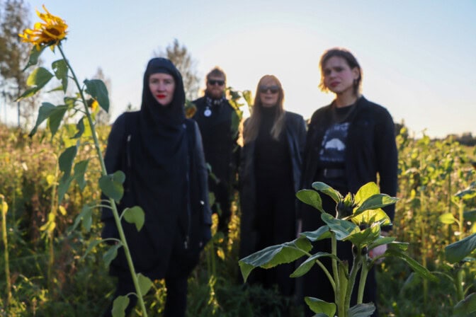 Suomalaisyhtye ei peittele mielipiteitään: ”Aikana jolloin ydinaseet ja kansanmurhan tukeminen ovat isänmaallisuutta, on syytä olla isänmaan petturi”