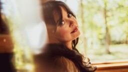 Laulaja-lauluntekijä Emily Scott Robinson saapuu ensimmäistä kertaa Suomeen