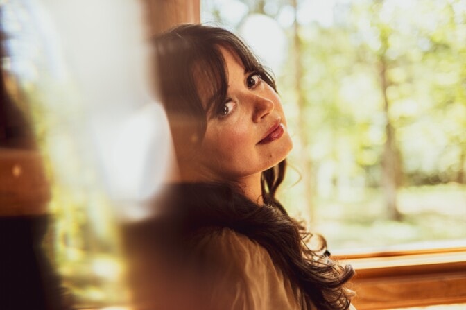 Laulaja-lauluntekijä Emily Scott Robinson saapuu ensimmäistä kertaa Suomeen