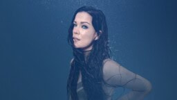 Jenni Vartiainen lähtee konserttisalikiertueelle