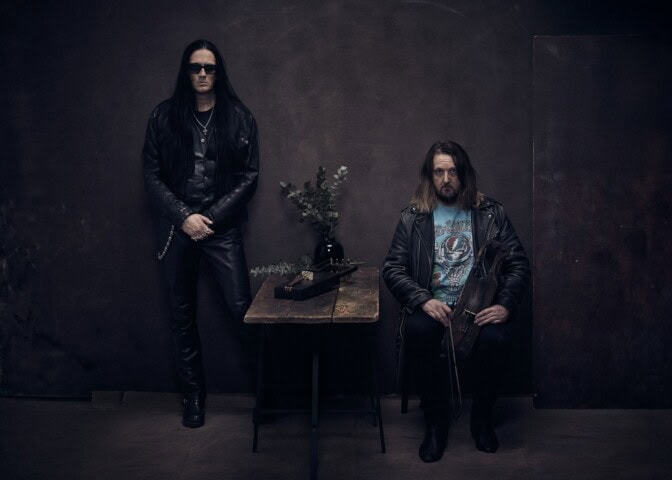 The 69 Eyes -yhtyeen Jyrki 69 ja kansanmuusikko Pekko Käppi levyttivät levyllisen virsiä: ”Oikea aika tehdä virsilevy – esikuvieni jalanjäljillä”