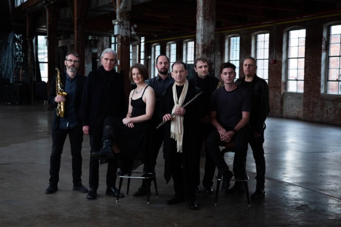 Philip Glass Ensemble saapuu Suomeen – esittää Glassworksin