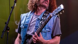 Australialainen rockyhtye Wolfmother kesällä Suomeen – Nyrkkitappelu lavalla sitä ennen