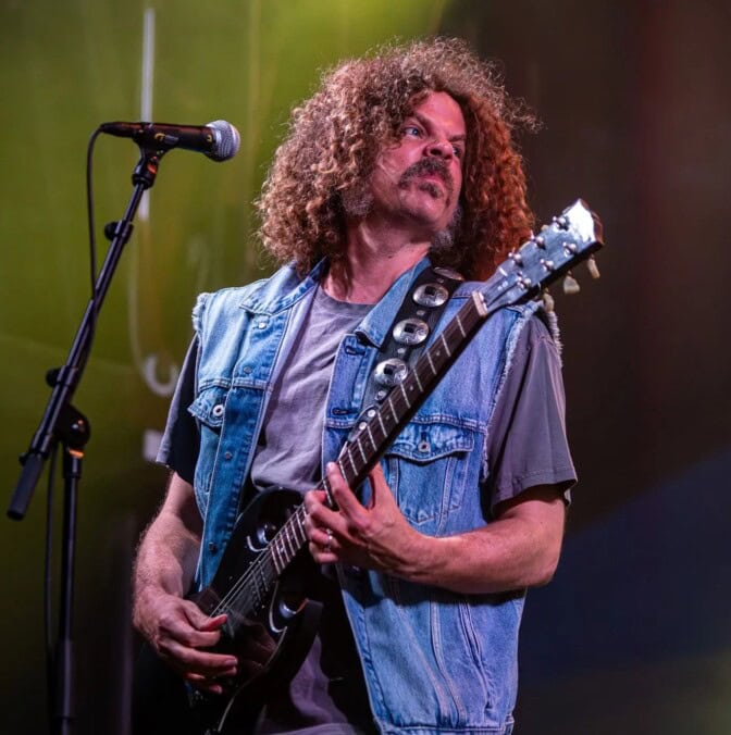 Australialainen rockyhtye Wolfmother kesällä Suomeen – Nyrkkitappelu lavalla sitä ennen