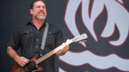 Kulttimainetta nauttiva Hot Water Music -jehu Chuck Ragan saapuu Suomeen