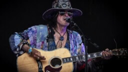 Andy McCoy otti kantaa huhuihin: ”He ovat sairaita paskiaisia”