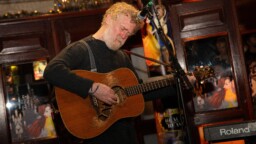 Muusikko Glen Hansard on kuollut – oli tarkoitus esiintyä Suomessa syyskuussa
