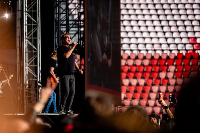 Eppu Normaali soitti viimeisen konserttinsa koskaan – Yle Areenassa nyt dokumentti bändistä