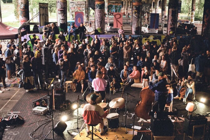 Kori Jazz -tapahtuma Helsingissä yhdistää koripallon ja jazzin – ilmaistapahtuman esiintyjät huippuluokkaa