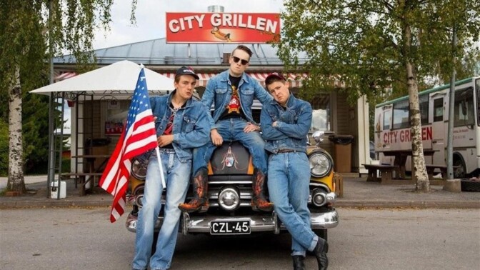 Tiesitkö: euroviisusensaatio KAJ:n jäsenillä on myös rockabilly-yhtye – nyt bändi saapuu Suomeen